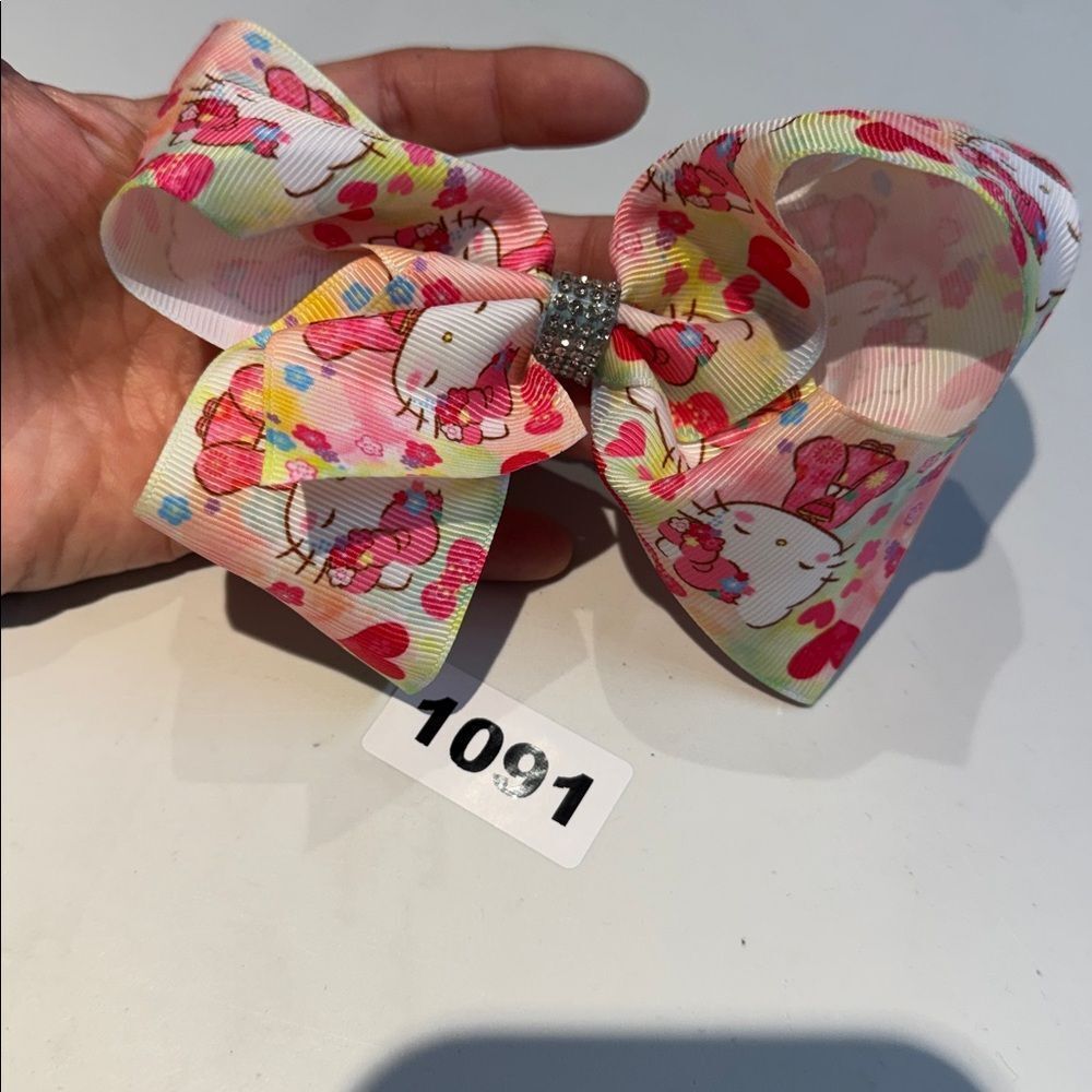 1091 Hello Kitty Alligator Clip‎ Hair Bow